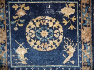 an early finely drawn ningxia square with wonderfull silky wool. china, first half 18th c.  66x 66cm               