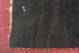 pure tibetan!.....  saddle top with undyed black wool with different brown hues, extremly fine knotting for an object like this ... black saddle are rarely seen made in the traditional open  ...