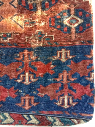 fragment of an early ensi showing a very rare primary gul in one of its two elems, great early colors...opened would be ca 70cm         