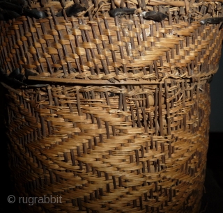 19th century central african baskestry weave are quite rare todays. as shown here it has condition problem but it is still a complete very collectable object from congo. made for this special  ...