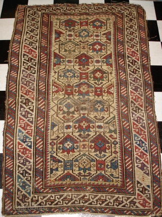 Old Caucasian rug, possibly Derbent/Dagestan. 

146x96 cm/4' 9''x3' 2''                        