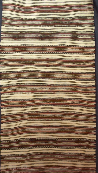 Exquisitely executed and rare Qashqai Kelim from
the 1st quarter of the 20th century. The correct
attribution is Morrocan Beni Quarain rather than
Qashqai.
(i.e. Dimensions 5'10" X 3'2")        