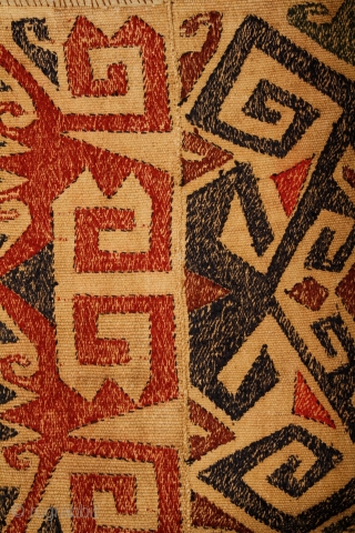 Lakai Uzbek kilim, Uzbekistan, early 20th or late 19th century, 168x285cm
Beautiful lakai embroidery on a softly wowen "wool on wool" ivory ground. Absolutely unusual (unknown until now for me), vibrating and very  ...