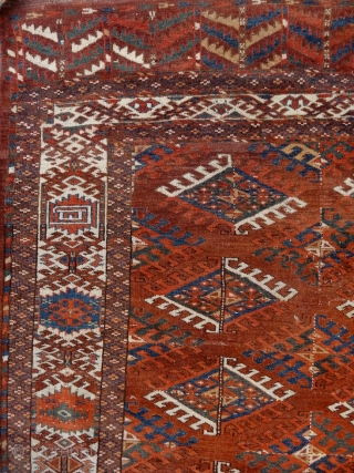 Who thinks, that the Turkmen works are dark and boring ?! 9x3 dyrnak guls in beautiful variations of greens, blues, brick-reds, yellows and whites on a light brick red ground. Note the  ...