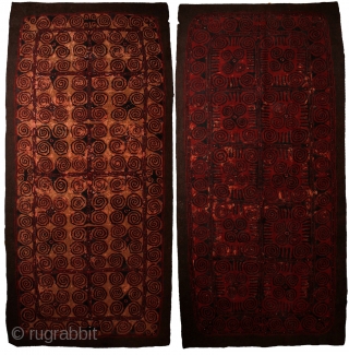 Yomud felt carpet, 385x210 cm, early 20th century. Rare two sided yurt rug with different, beautiful and archaic drawing on both sides. Eyedazzling spirals, as sun&moon symbols keep the surface in continously  ...