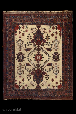 "Tribal elegance", Afshar rug, 165x140 cm, fantastic spacious drawing on an ivory ground surrounded by 4 stripes of very well drawn, meaty borders, saturated, all natural colours, good, partly full pile overall,  ...