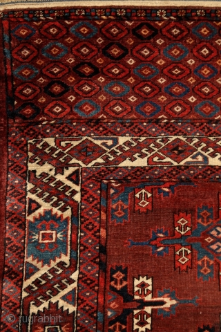 Yomud "Kepse" main carpet, at least mid. 19th century, 320x210 cm, wonderfully balanced spacious design with floating, rounded -early type of- Kepse-göls, and rare type of skirt design. Deep and saturated natural  ...