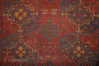 Early Ersari main carpet, around 1850, wool on wool, 270x215 cm. Nice asymmethrical archaic drawing with wonderful colors, greens, blues, reds, yellows... great scaling with the spaces between the güls, needless to  ...