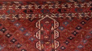 Yomud Ensi, 19th century. Mint condition, full juicy pile allover, original sides and kilim on both ends, original tassels. There are a few redone knots here&there, but it is really in mint  ...