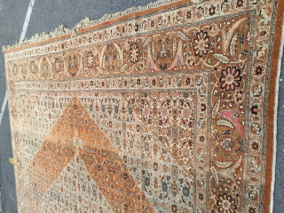 Antique tabriz.  Size is 4,40 x 3,40 m.  In very good condition.                   