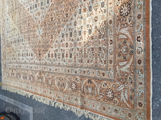 Antique tabriz.  Size is 4,40 x 3,40 m.  In very good condition.                   