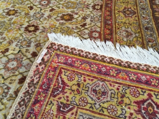 Antique tabriz ( 4,20 x 3,36 m) .  In very good condition.                    