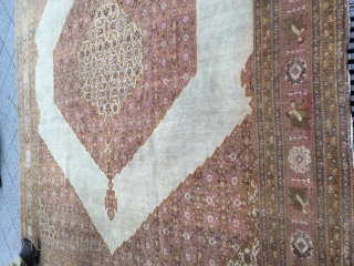 Haji Jalili antique tabriz. Size is 4 x 3 m. 
In very good condition.                   