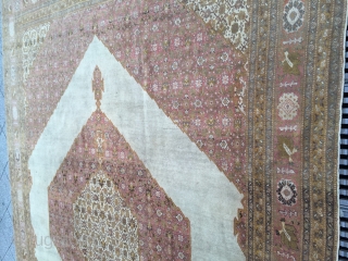 Haji Jalili antique tabriz. Size is 4 x 3 m. 
In very good condition.                   