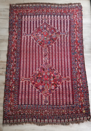 Beautiful antique Khamseh with great colours and silky soft wool
199 x 121 cm. Very good condition.                 