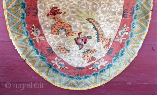 DECO PERIOD DRAGON RUG
THICK HEAVY PILE
36 X 46
FLEXIBLE SOLID & MEATY
FLAT LAYING
A BIT EDGY
RESIDUE ON BACK                 