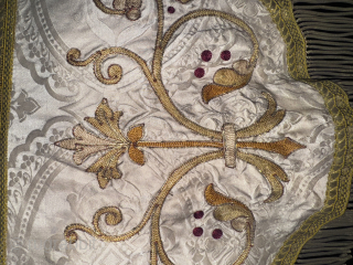 Ivory processional umbrella embroidered with orange gold 18 th 
1,50 by 1,00 meter                    