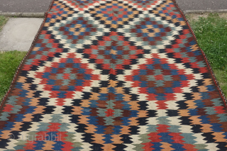 Beautiful turn-of-the-20th c. (1890-1910) Veramin 'Dazzler' in excellent condition 
Size 290x170cm or 9.5x 5.6 feet 
A classic beauty from Persia
             