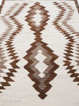 Late 19th or early 20th century Two Grey Hills Native American Navajo throw (possibly a transitional period artifact) in a very good condition. Size: 65” X 45” 165x114cm)
Price $1000 usd Free shipping  ...