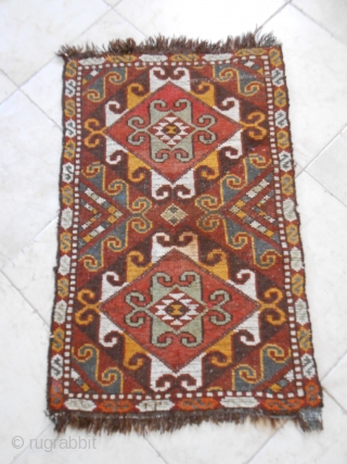 Uzbek napramach, first half 20th c.
81 x 54 cm, wool, 600 knots per dms.                   