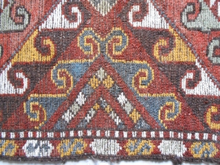 Uzbek napramach, first half 20th c.
81 x 54 cm, wool, 600 knots per dms.                   