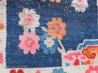 Tibetan mat, first half 20th c.
cm 63 x 54, cotton warp, wool weft, wool pile; 340 knots per dms.
Used as top saddle rug (tib: masho, pr. smag-shol)      