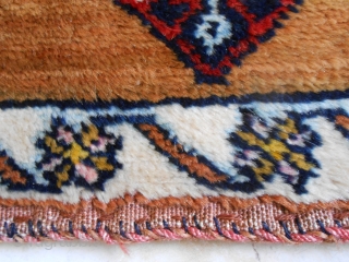 Anatolian Kurdistan, yastik or small bag, 1930-40.
Wool, full pile, 93 x 36 cm.                    