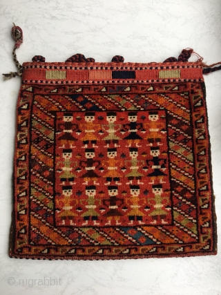An exceptional Qashghayi bag face about 100 years,very unusuall design,in a mint condition,one moth spot,51x50 cm,pls not to hesitate to ask me any question.shipment from Munich-Germany       