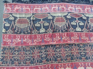 Oude Ikat Textiel Indonesië.very mooie kleur en Goede codition.
size;255x172 cm                       