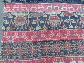 Oude Ikat Textiel Indonesië.very mooie kleur en Goede codition.
size;255x172 cm                       