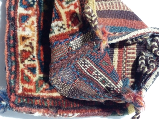 Ghashgai Chanteh end 19th century with all natural colors
wool on wool 
very good condition
size 22 x 23 cm               