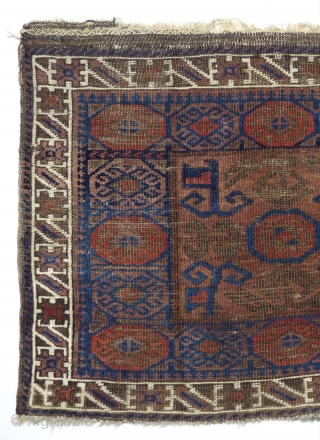 Very old Beluch Bagface, around 1880, with very rare design
Original natural colors
Wool on wool
Low on wool but very rare design
Size 61 x 86 cm
         