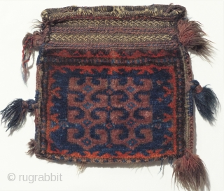 Very rare Beluch double bag, original natural colors and great condition. End of 19th century
Collecter´s item!
Size 25 x 25 cm
             