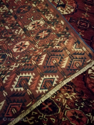 An antique Tekke rug, 160/120 cm. Used and signs of wear. Fine with good wool.                  