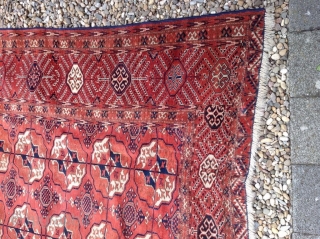 An antique Tekke carpet 315/210 cm. Signs of use.                        