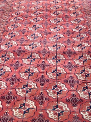 An antique Tekke carpet 315/210 cm. Signs of use.                        