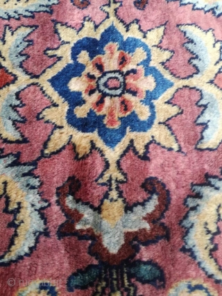 An old Iran Lilihan rug in perfect condition. 160/100 cm. Very fine weaving.                    