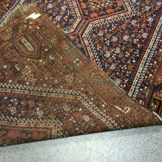 An old Gashgai carpet with 380/140 cm. Good shape for its age, some signs of use.                 