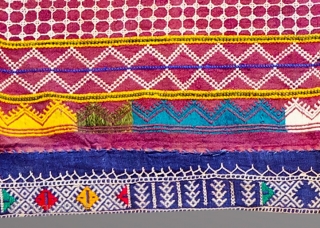 • CROSS STITCH ODHNA •

Featuring this pink Odhna which hails from Bikaner, with beautiful uniform cross stitch in geometrical pattern. It has this extra woven salvage stitches on the edges unlike other  ...