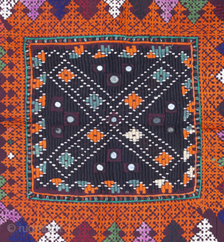 • PILLOW COVER •

This embroidered cover of the meher pastoralists, upper sind. 
Showcasing this eye pleasing colour combination, perfect for any wall to brighten up the whole look of the area.

This pillowcase  ...