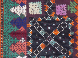 • PILLOW COVER •

This embroidered cover of the meher pastoralists, upper sind. 
Showcasing this eye pleasing colour combination, perfect for any wall to brighten up the whole look of the area.

This pillowcase  ...