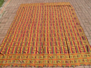 Kente textile sizeis 320 cm x 220 cm 
very good condition                      