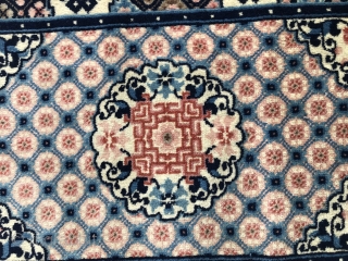 Chinese carpet
Size 90x62 cm                             