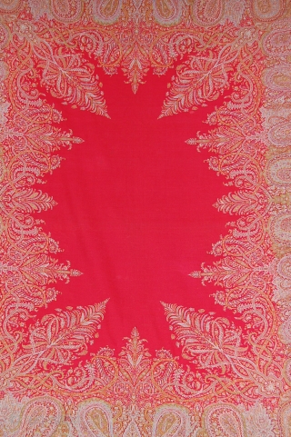 Beautiful 1850s French paisley shawl, with rare Red center and very good condition, the size is about 300/180 cms.              