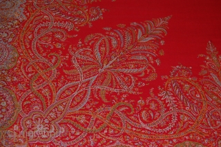 Beautiful 1850s French paisley shawl, with rare Red center and very good condition, the size is about 300/180 cms.              