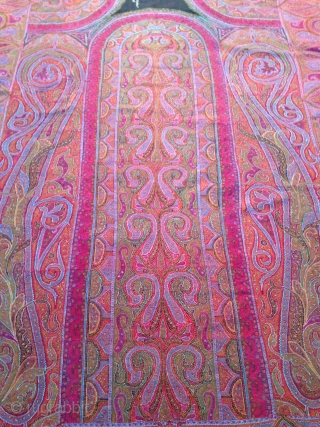 Exceptional Unique Indian Pieced Shawl IN GREAT CONDITION, Rare Purple color and very nice designe, signed shawl, very colourfull piece, size is about 3 meters long. Rare piece     