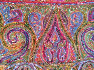 Exceptional Unique Indian Pieced Shawl IN GREAT CONDITION, Rare Purple color and very nice designe, signed shawl, very colourfull piece, size is about 3 meters long. Rare piece     