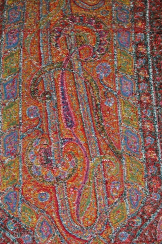 exceptional indian long shawl, in Mint condition, fresh colours are fine embroidery, end of 19th century.                 