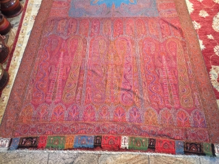 Rare Indian shawl in great condition, hand embroidered pieced shawl, 
More than 2 meters long, rare double color center 

Tree of life designs, fresh colors, fine embroidery      