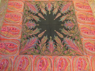 Very fine Indian Kani shawl, exceptional condition, beautiful colors, rare design.....

More than 3 meters long                  